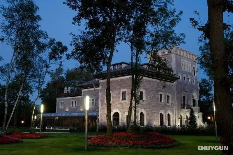 Castillo del Bosque la Zoreda - Genel