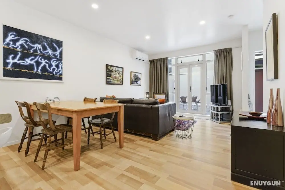 CBD Spacious 3 Storey Terrace House - Öne Çıkan Resim