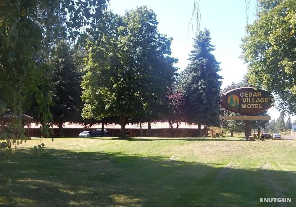 Cedar Village Motel - Dış Mekan