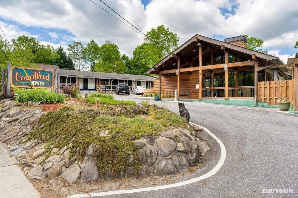 CedarWood Inn - Dış Mekan