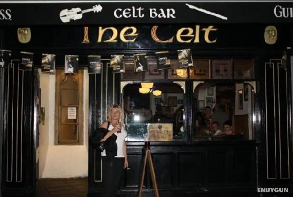 Celtic Lodge Guesthouse - Restaurant & Bar - Dış Mekan