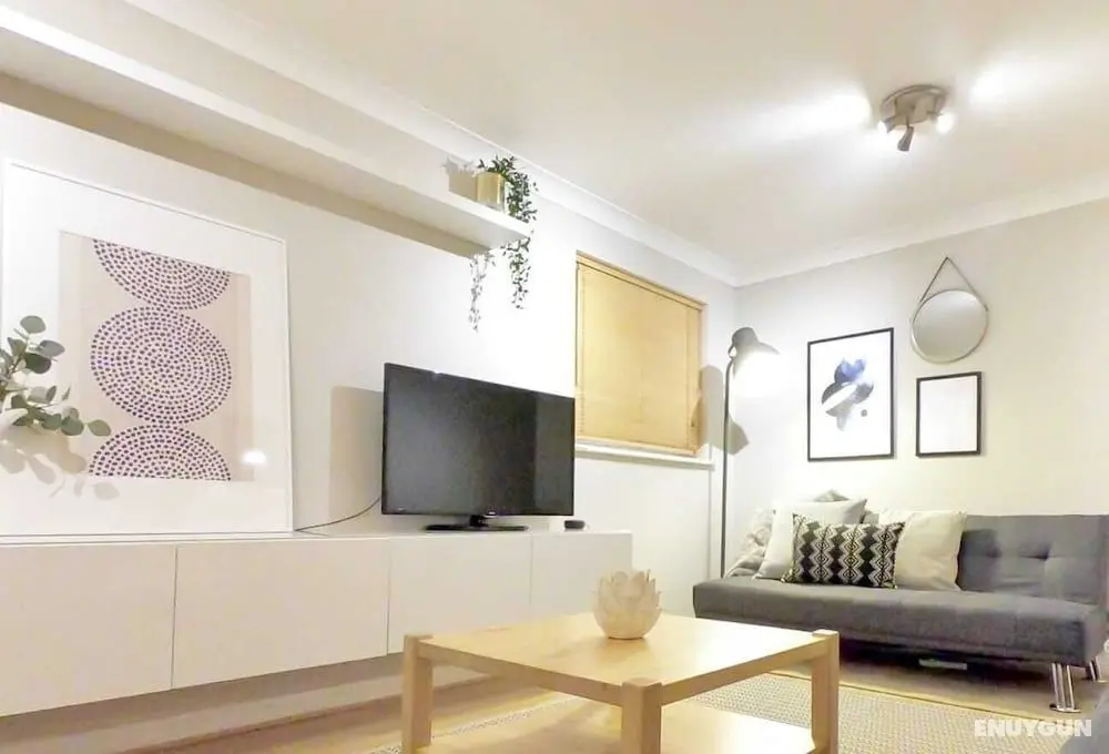 Central Spacious & Stylish Apartment - Öne Çıkan Resim