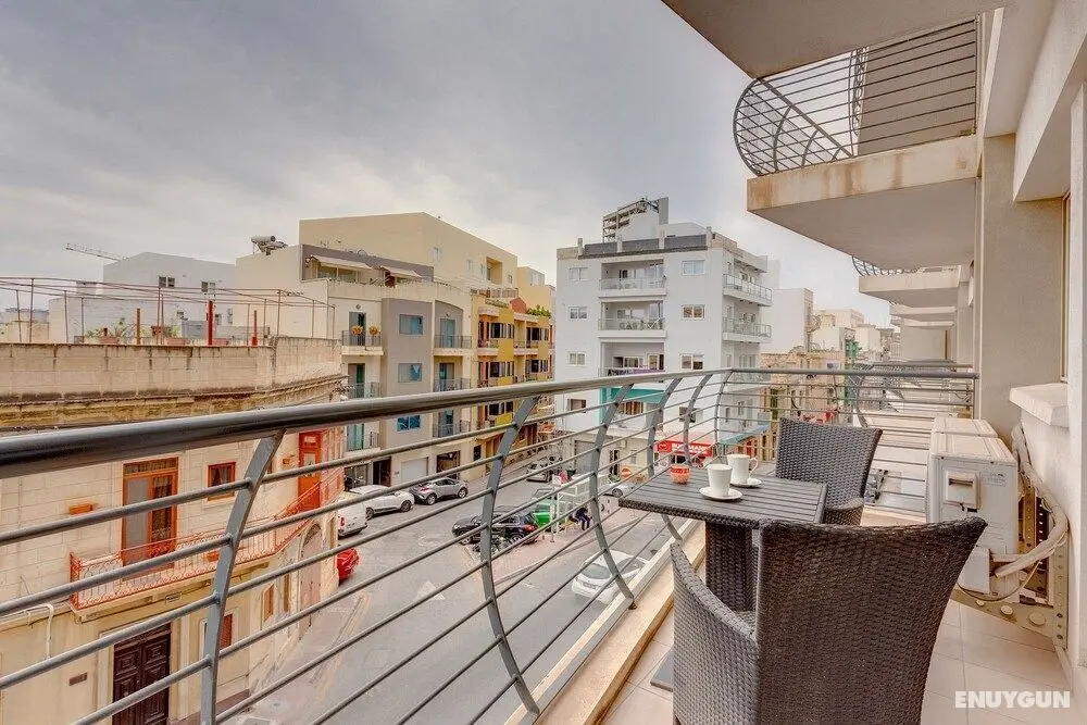 Centric and Spacious Apartment With Wifi and Balcony - Oda Düzeni