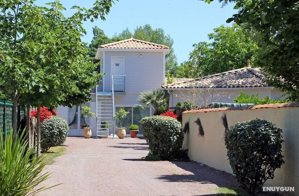Chambre d'hôtes Le Clos des Romarins - Dış Mekan