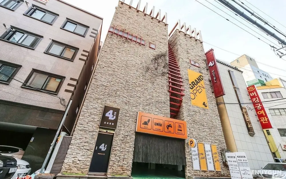 Changwon Masan Hapseongdong Hotel 4U - Dış Mekan