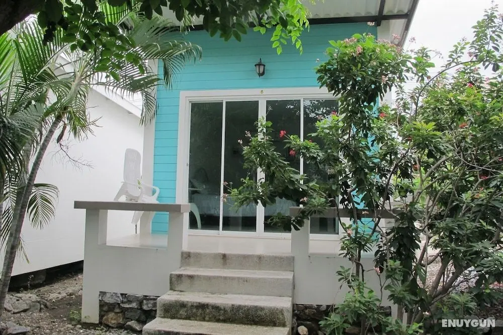 Charlie's Bungalow - Öne Çıkan Resim