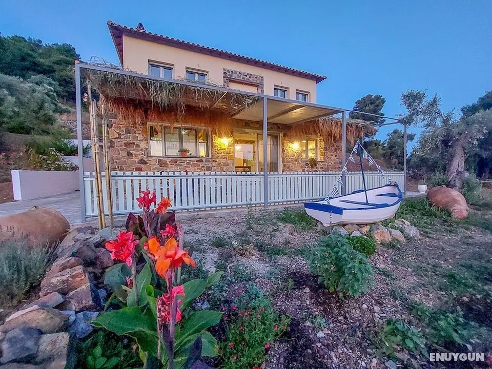 Charming 1-bed House in Stafylos - Dış Mekan