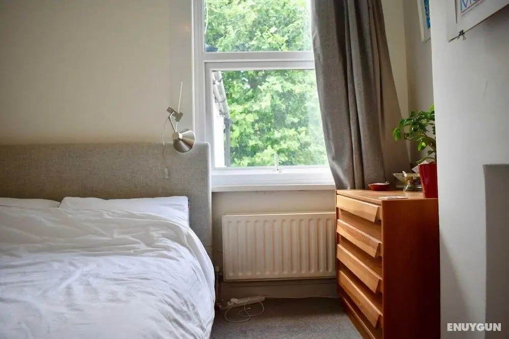 Charming 1 Bedroom Apartment With Plenty of Character - Oda