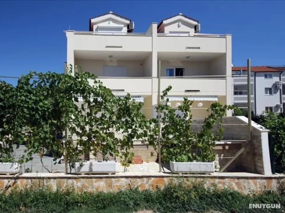 Charming 2-bed Apartment in Srima With sea View - Öne Çıkan Resim