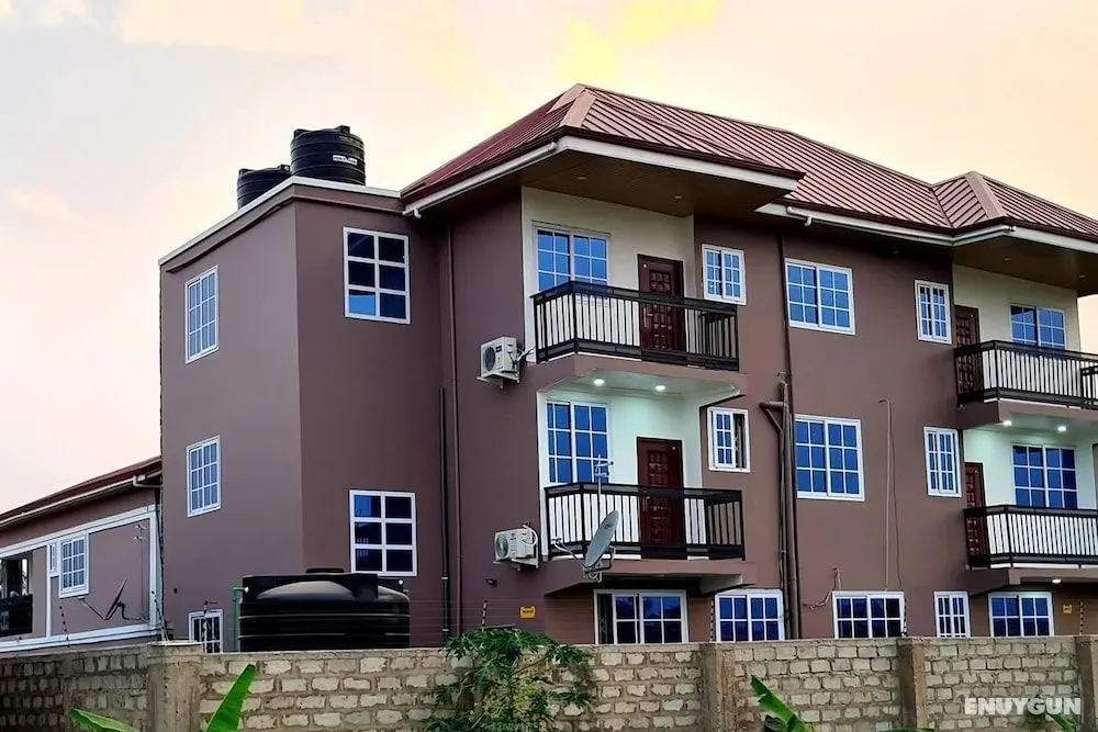 Charming 2bed Apartment in Adenta.wifi.clean.safe - Dış Mekan