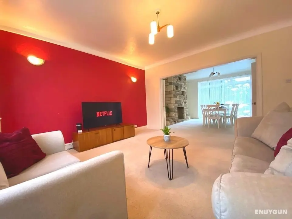 Charming 4-bed House in Croydon, Large Driveway - Öne Çıkan Resim