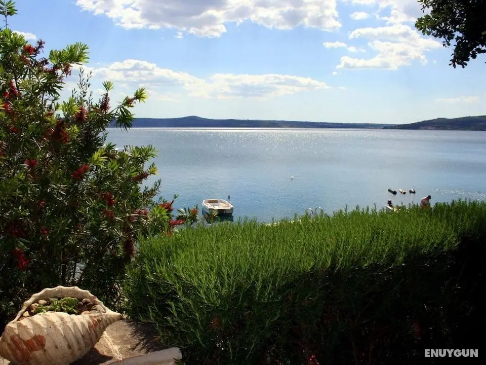Charming Apartment in Maslenica With Balcony - Konum Öne Çıkanlar