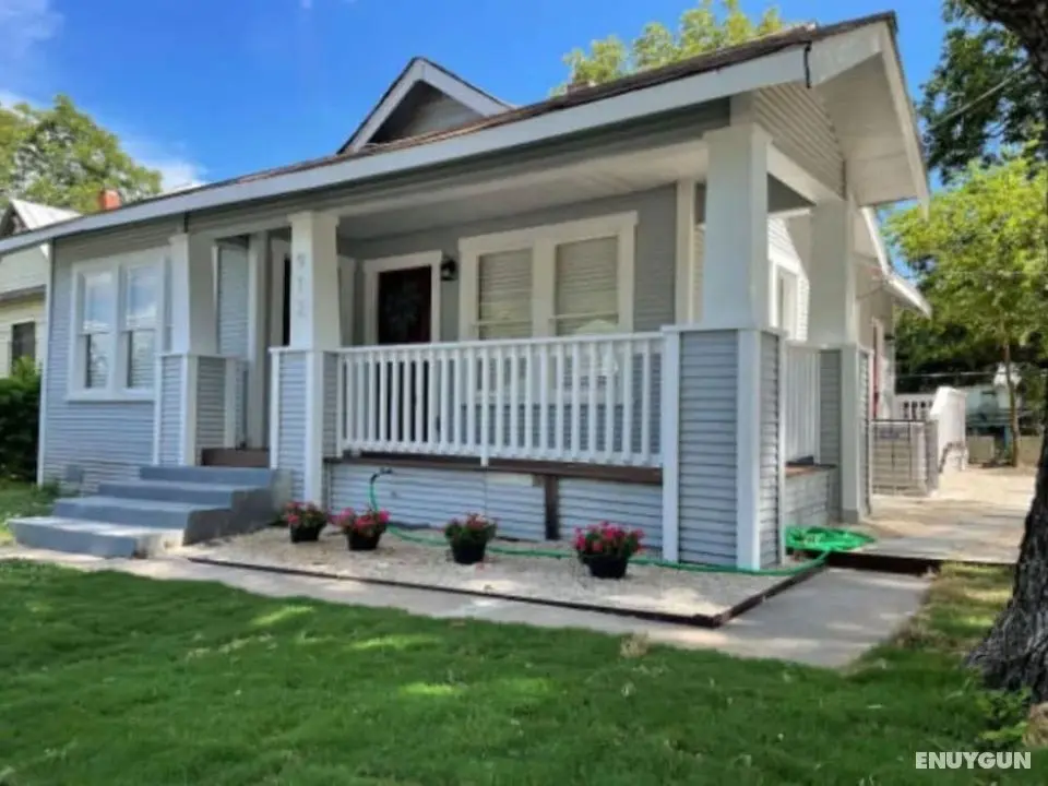 Charming Bungalow Near Historic Downtown - Öne Çıkan Resim