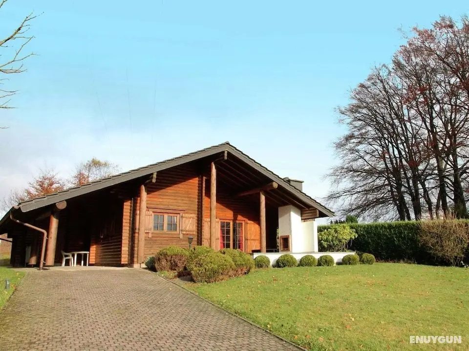 Charming Chalet With Private Garden in Stavelot - Dış Mekan