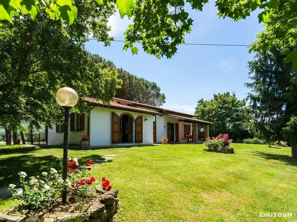 Charming Farmhouse in Tuscany With Shared Pool - Dış Mekan