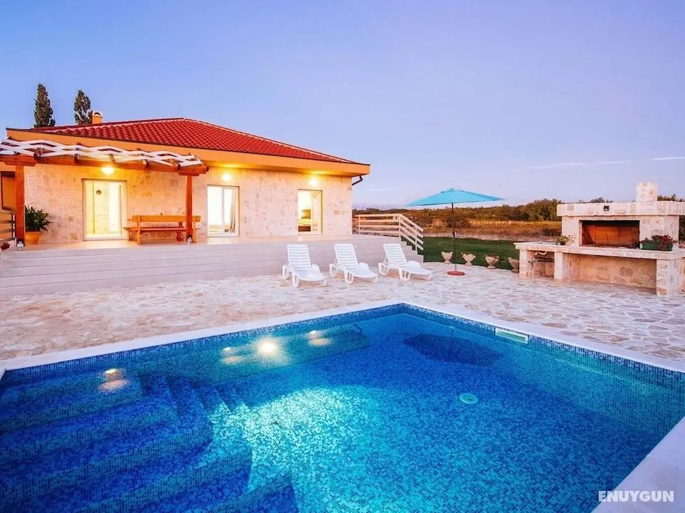 Charming Holiday Home With Private Swimming Pool, Big Garden, Near the Sea - Öne Çıkan Resim