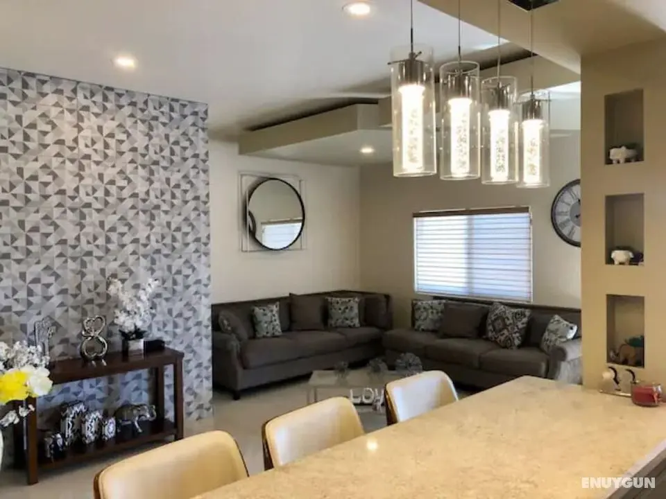 Charming House With Beautiful City View - Öne Çıkan Resim