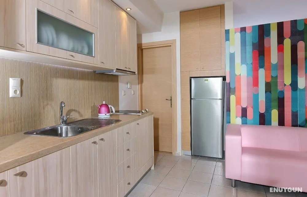 Charming Retro Studio With Shared Pool and View - Oda