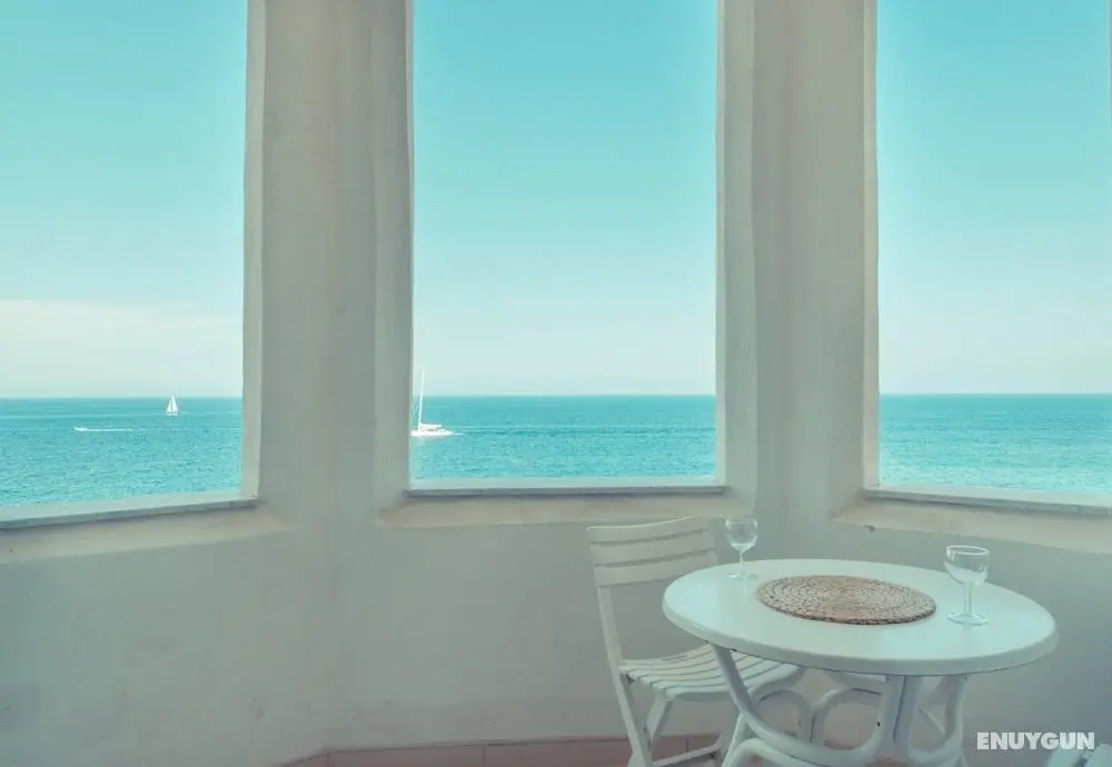 Charming Seafront Apartment, Perfect for Families - Öne Çıkan Resim