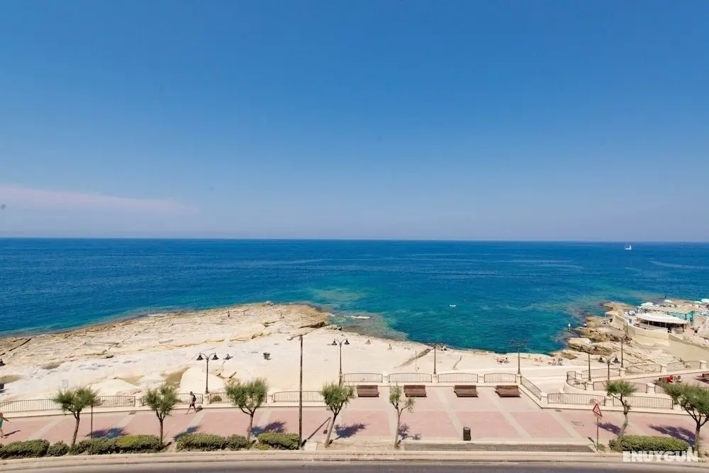 Charming Seafront Apartment, Perfect for Families - Plaj