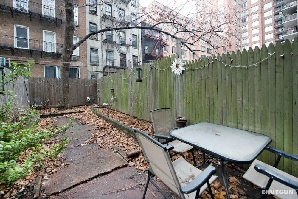 Charming Upper East Side Studio w/ Private Garden - Oda Düzeni