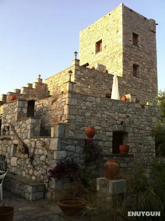 Charouda Stone Tower - Öne Çıkan Resim