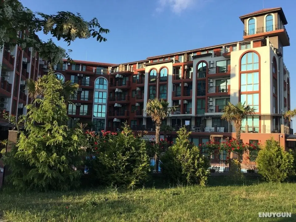 Chateau Del Marina Complex Apartments - Konum Öne Çıkanlar