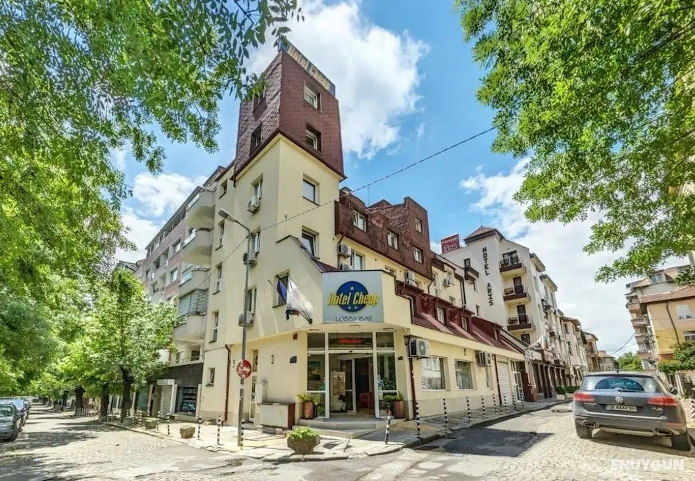 Hotel Cheap - Öne Çıkan Resim