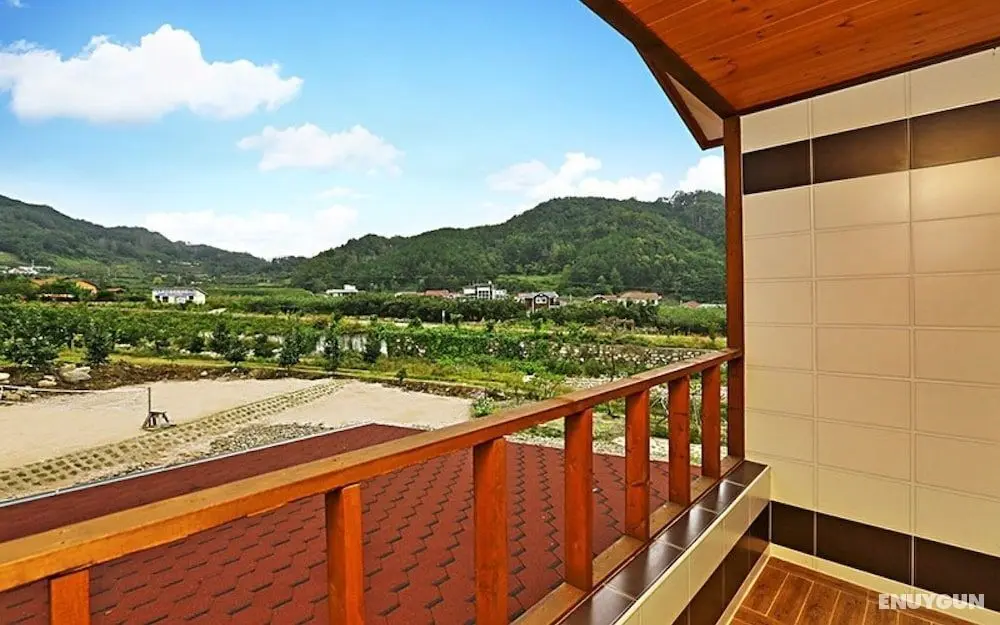 Cheongdo Mountains Bed and Breakfast - Oda