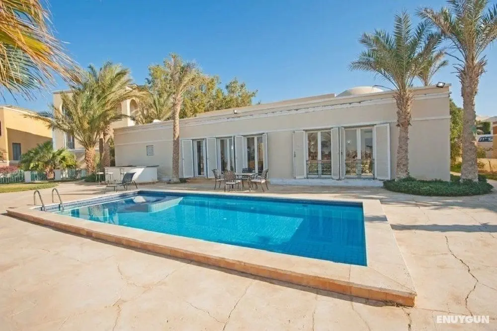 Chic 4-Bedroom White Villa for Rent in El Gouna Egypt - Öne Çıkan Resim