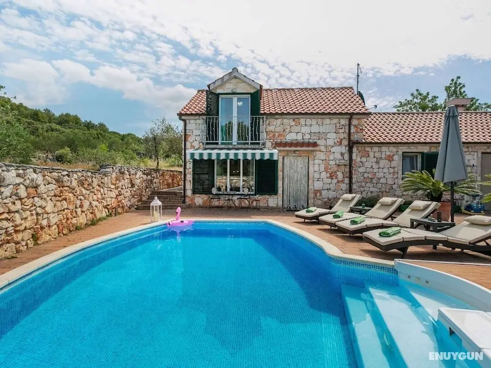 Chic Holiday Home in Marina With Private Swimming Pool - Öne Çıkan Resim