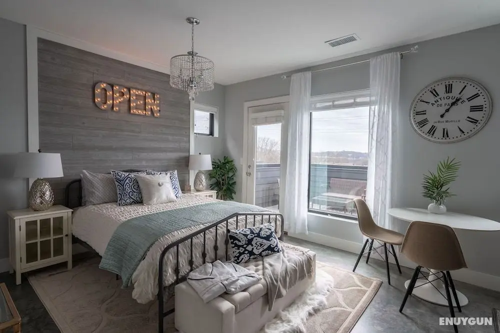 Chic Parisian Studio w/Amazing Rooftop 10Min Dtwn - Öne Çıkan Resim