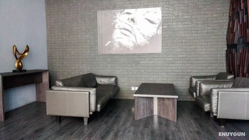 Chic and Strategic Studio Brooklyn Alam Sutera Apartment - Lobi
