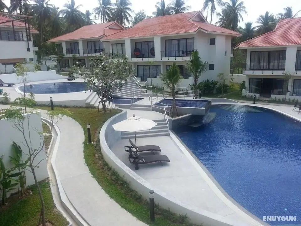 Choeng Mon Gardens - Havuz