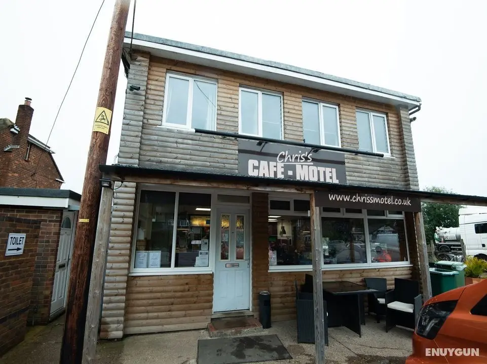 Chris's Motel - Öne Çıkan Resim