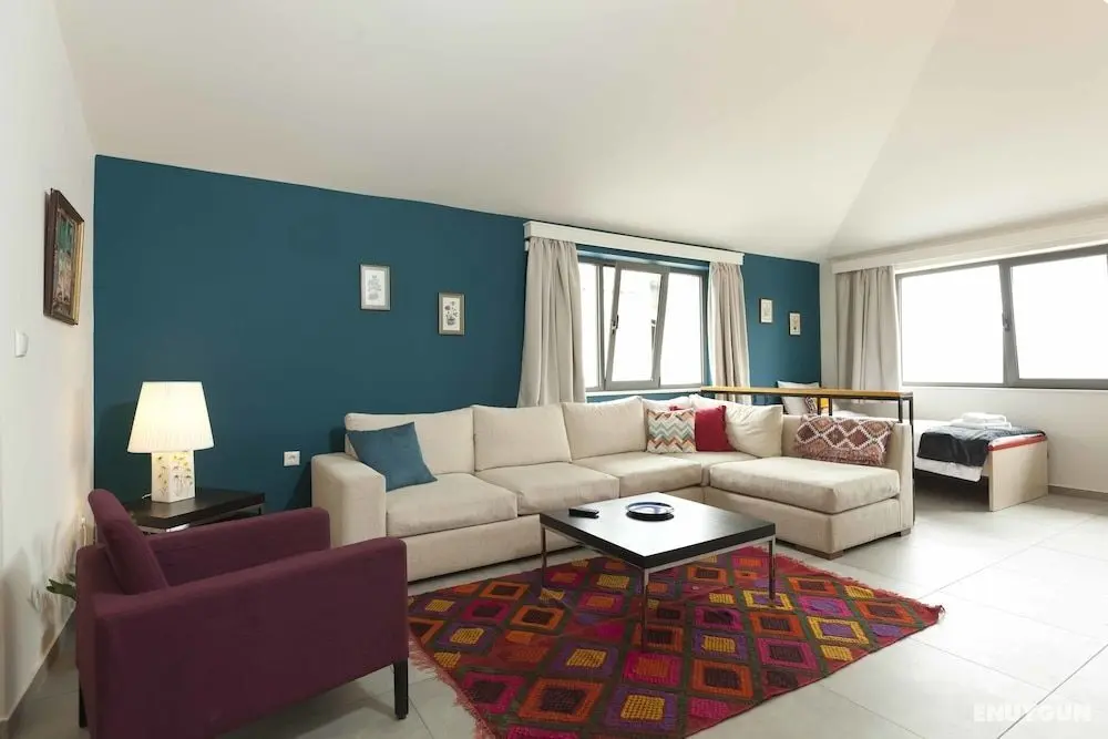CHROMA Lodge Pikermi - Öne Çıkan Resim