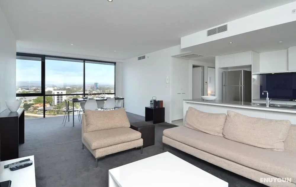 Circle on Cavill - HR Surfers Paradise - Öne Çıkan Resim