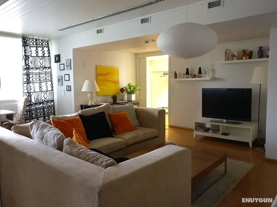 City Apartment By The River - Öne Çıkan Resim