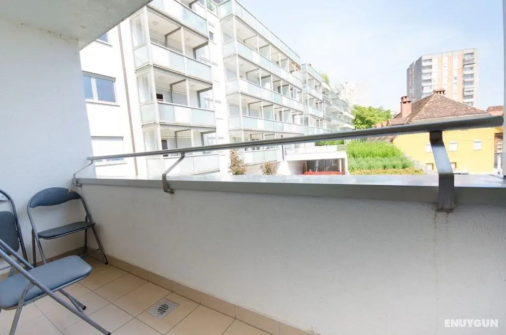 City centre studio with a balcony - Dış Mekan