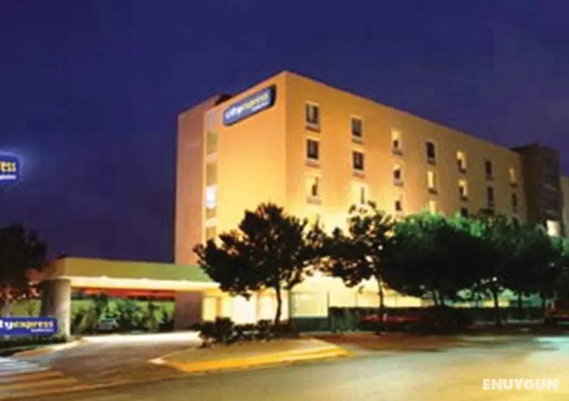 City Express Saltillo Norte - Genel