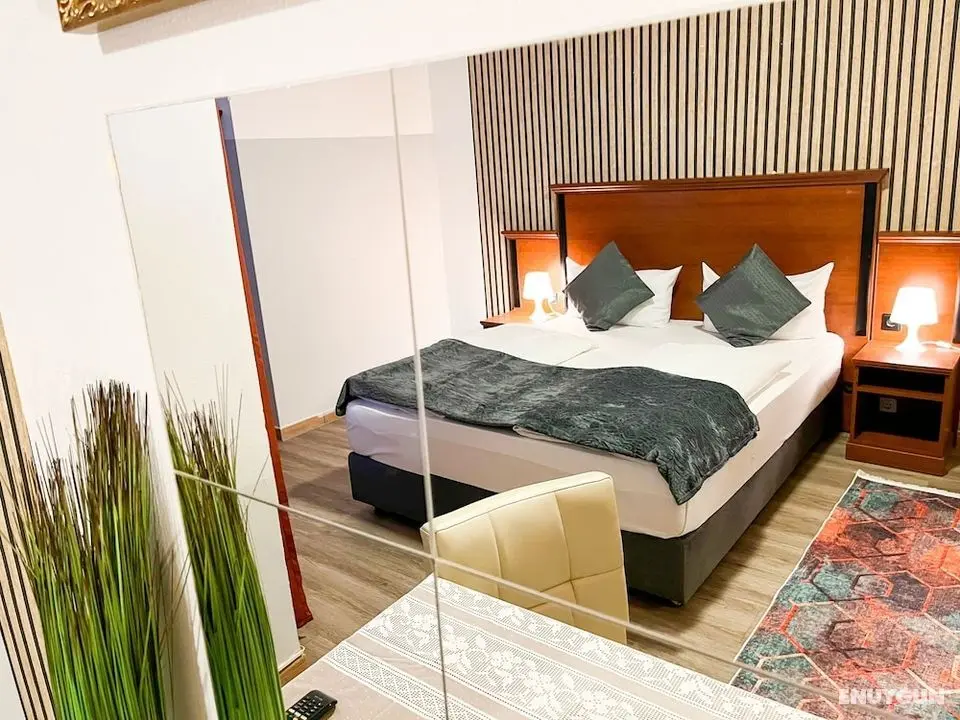 City Hotel West - Öne Çıkan Resim