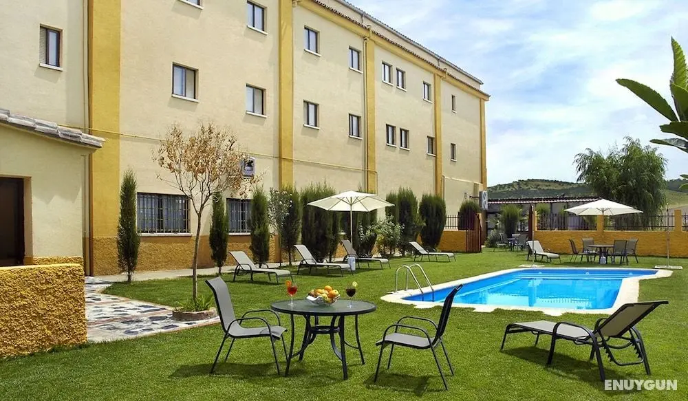 Hotel Ciudad de Plasencia - Havuz
