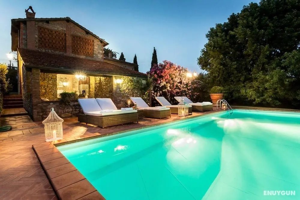 Villa Clara Luxury 5 Bedrooms Lakefront Farmhouse Villa With Private Pool on the Lucca Hills - Oda