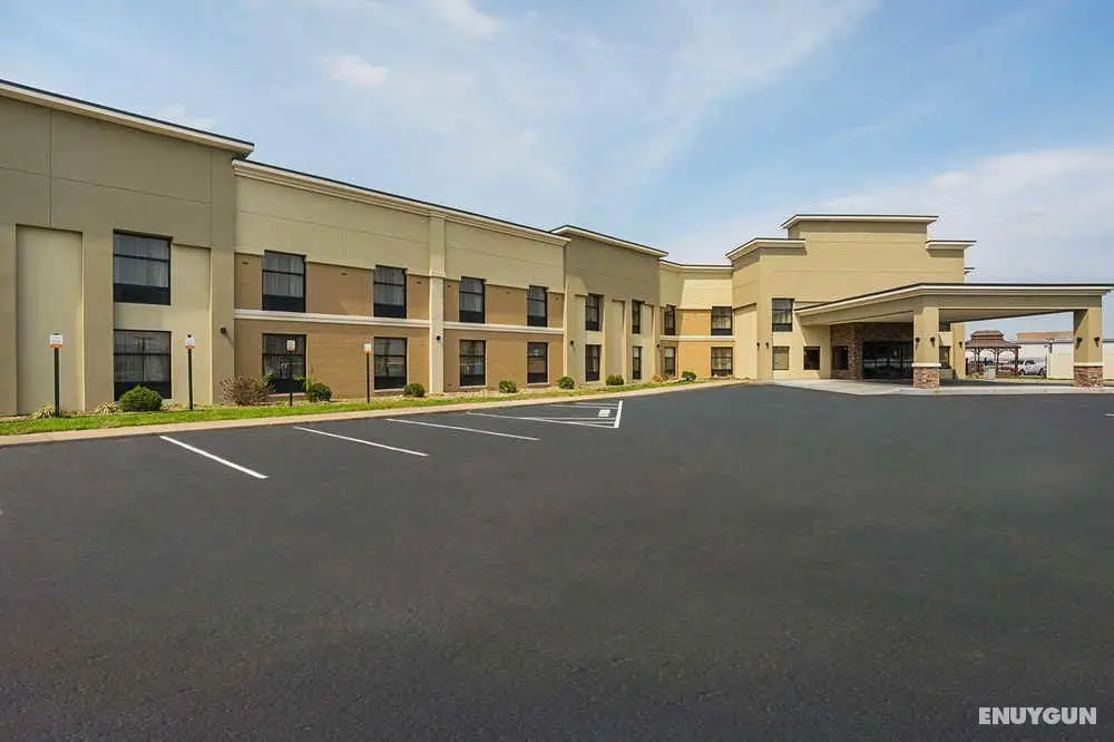 Clarion Inn & Suites Evansville - Genel