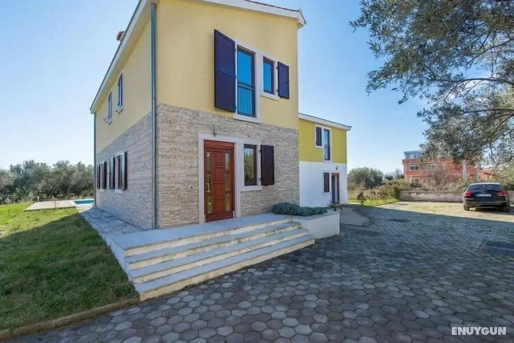 Classy Holiday Home in Novigrad With Private Pool - Dış Mekan