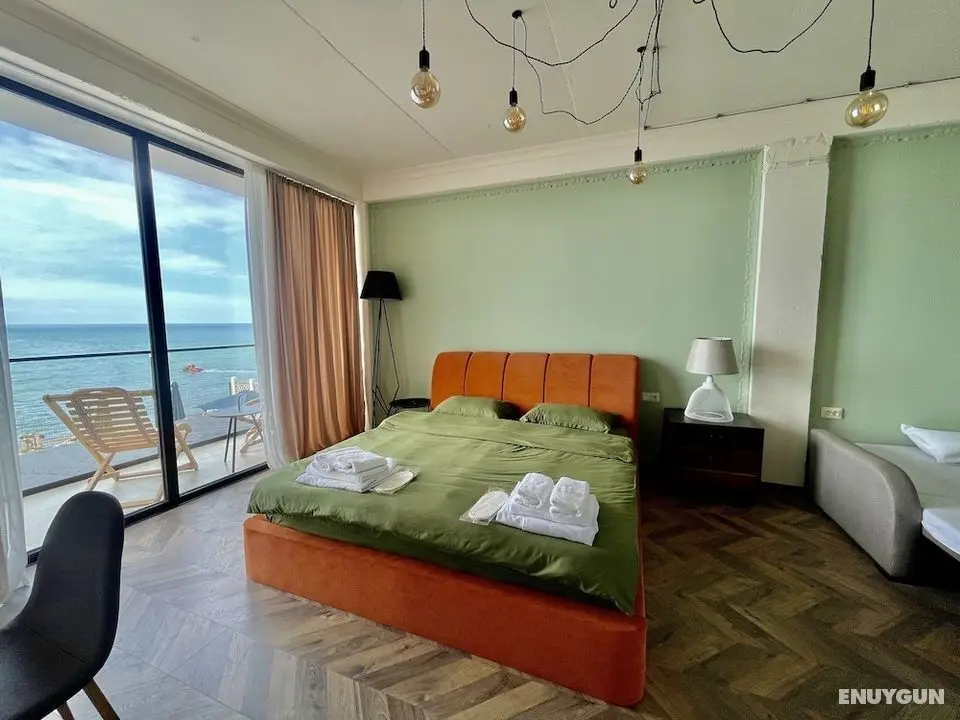 Claude Monet Seaside Hotel - Öne Çıkan Resim