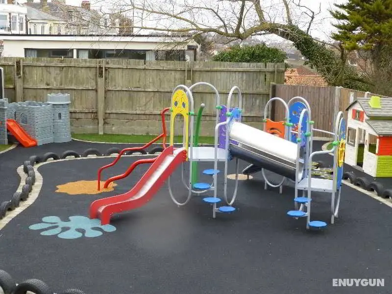 Cliff Hotel - Genel