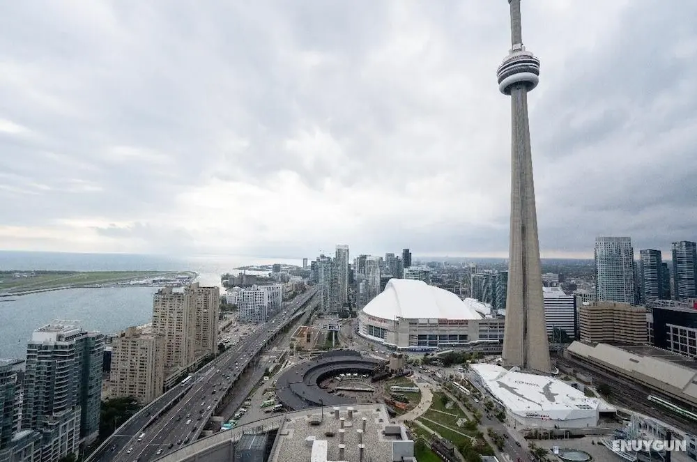 CN Tower Facing, Parking, King Bed - Öne Çıkan Resim