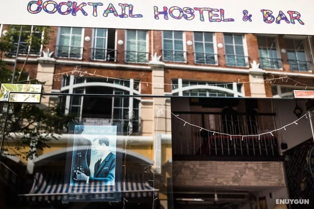 Cocktail Hostel & Bar Silom Bangkok - Dış Mekan