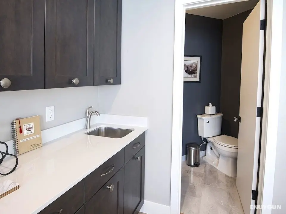 Coldstream Townhome 15 - Oda